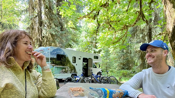 Hoh Rainforest met Cruise America Camper